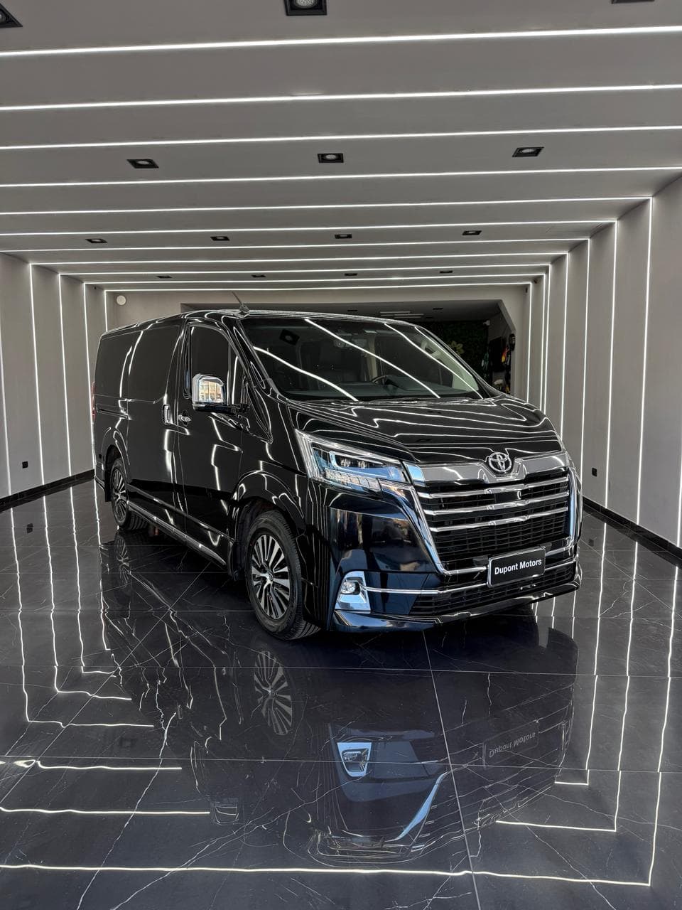 BA Vita Luxury Transfer — Executive Van exterior